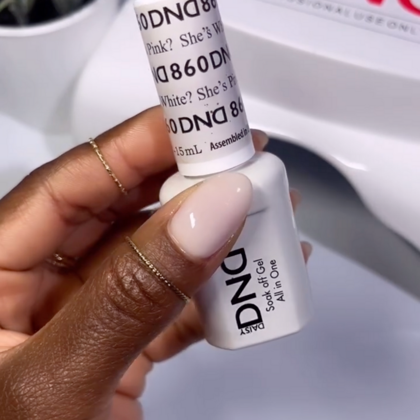 DND Gel & Polish Duo 860 She's White? She's Pink?